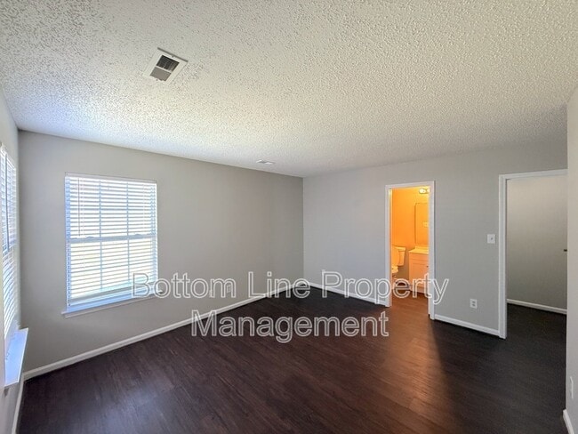 Building Photo - 11822 Stewarts Crossing Dr