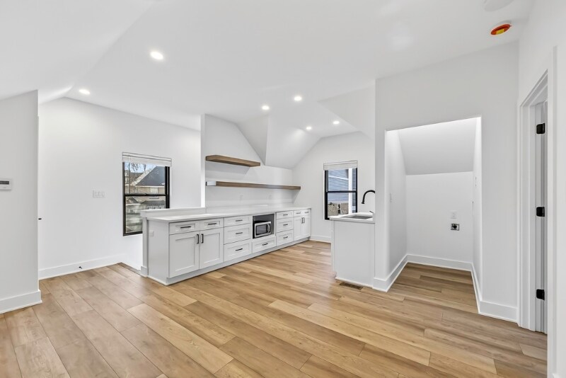 Building Photo - 2133 N Talbott St