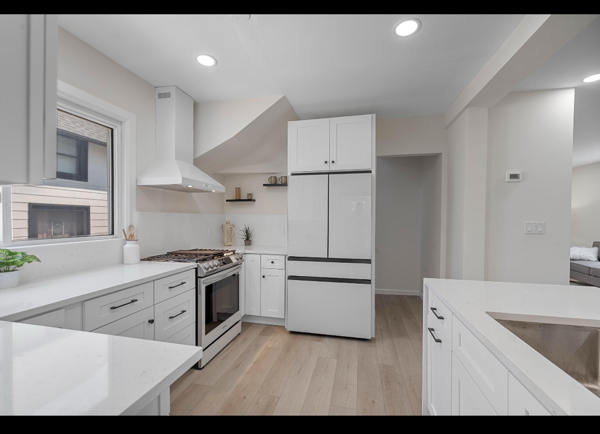 Building Photo - 1055 N 68th St