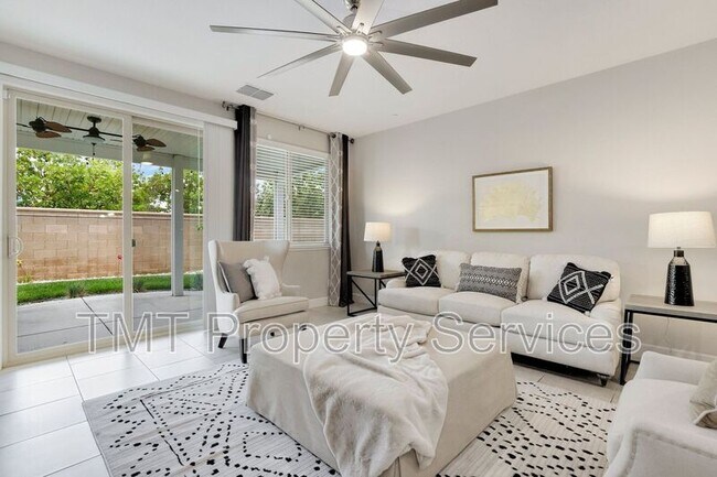 Building Photo - 1141 Vista Verde Dr