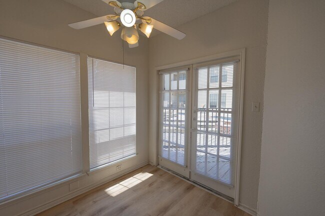 Building Photo - 3001 Cedar St