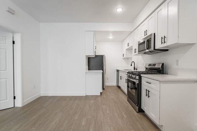 Interior Photo - 1527 Veteran Ave