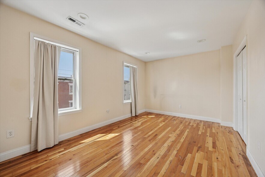 Building Photo - 861 N 20th St