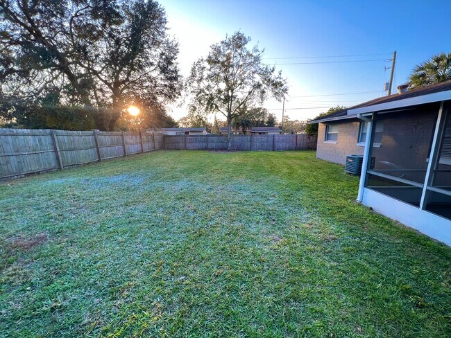 Building Photo - 4865 Darwood Dr