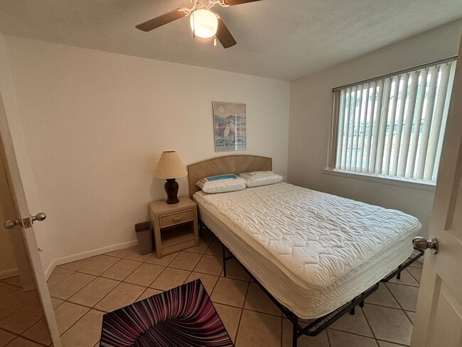 Building Photo - Sun Harbor