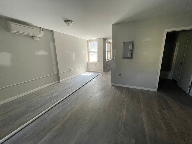 Building Photo - 1017 W Hamilton St