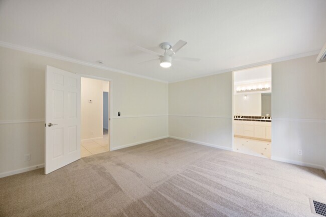 Building Photo - 9168 Eastside Rd