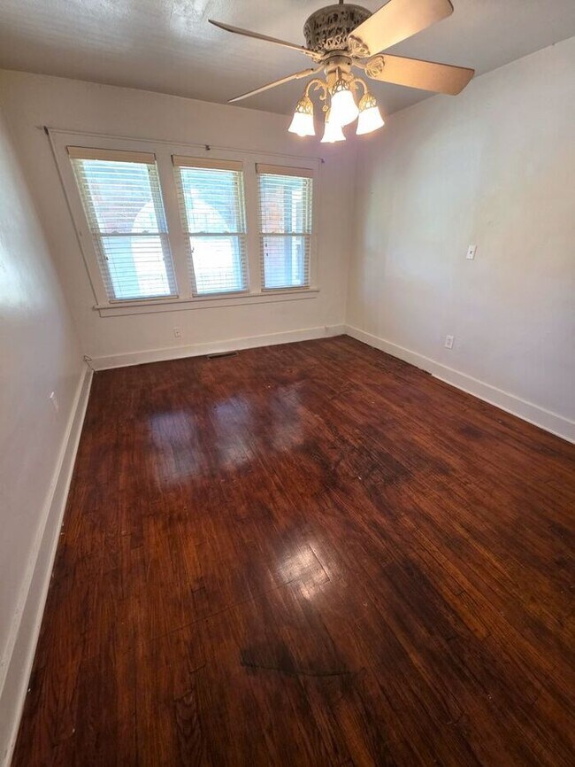 Building Photo - 3 Bed, 1 Bath Home in NW OKC Close to Plaza District