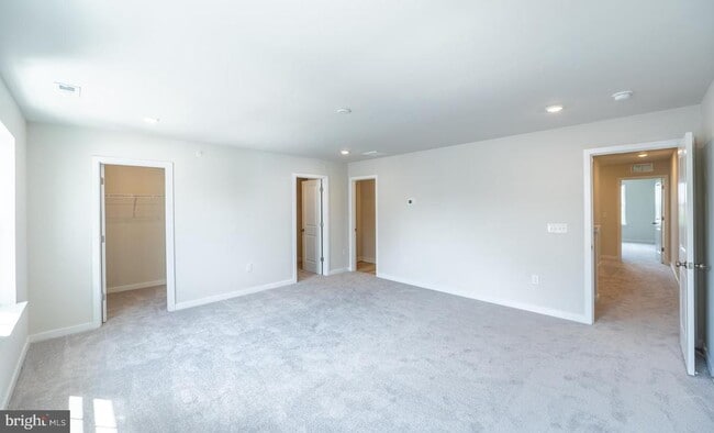 Building Photo - 715 Platinum Dr