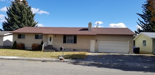 Primary Photo - 4 Bed, 3 Bath HOME in Rexburg