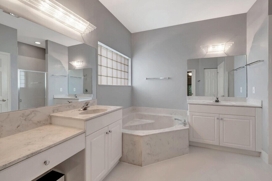 Building Photo - 5916 Seashell Ter
