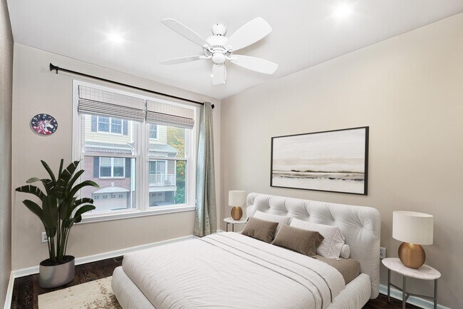 Building Photo - 276 Roslyn Ct