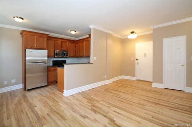 Building Photo - 111 7th St