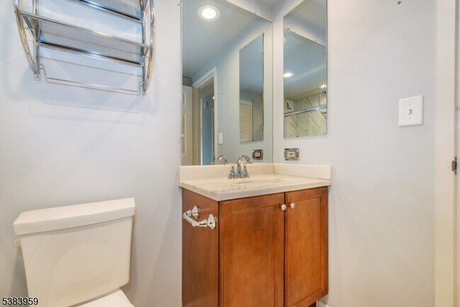 Building Photo - 300 Main St