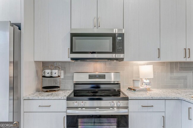 Building Photo - 79 Chateau Dr SE