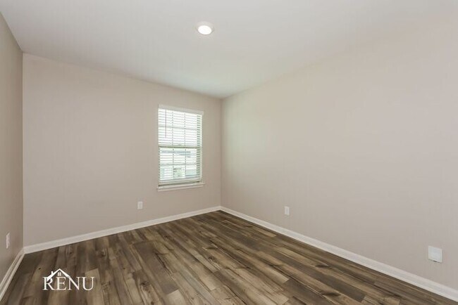 Building Photo - 1931 Hialeah Dr