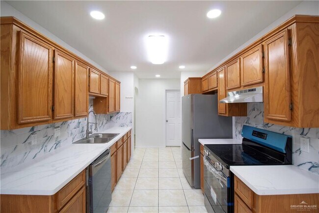 Building Photo - 18 Umbrellabird Ave