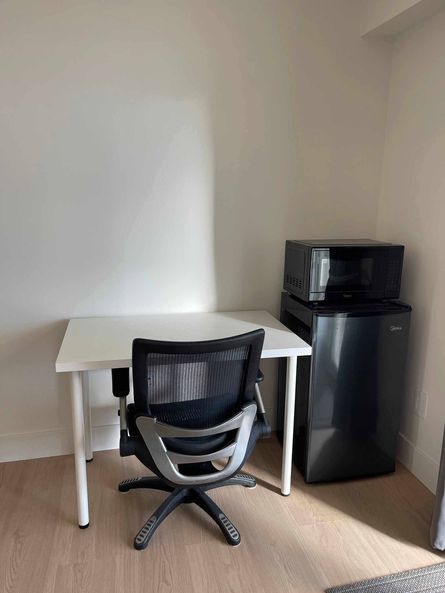 Building Photo - 633 Rocca Ave