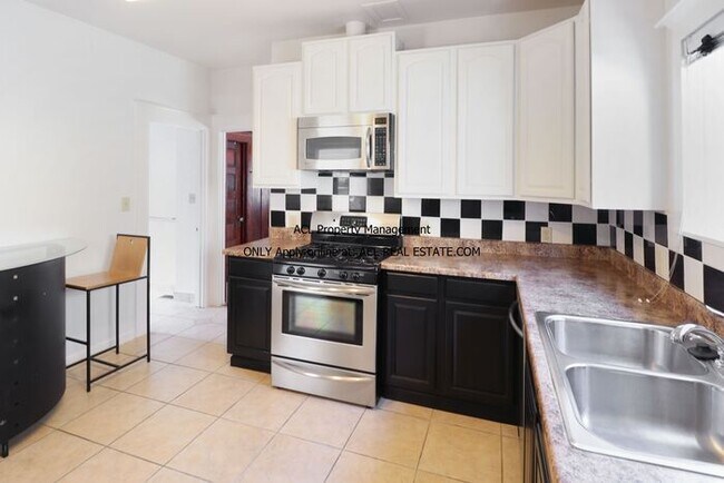 Building Photo - Nicely Located, Pet Friendly, Lake Merritt area home for rent