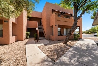 Building Photo - Beautiful 2-bedroom, 2-bath condo in the highly desirable Quail Run community!