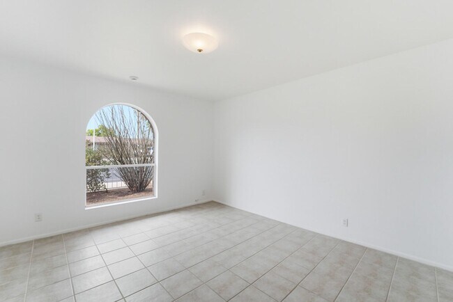 Building Photo - 1107 N July Cir