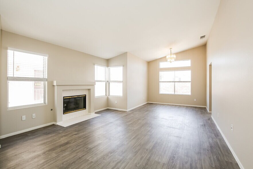 Building Photo - 1724 Villa Vista Way