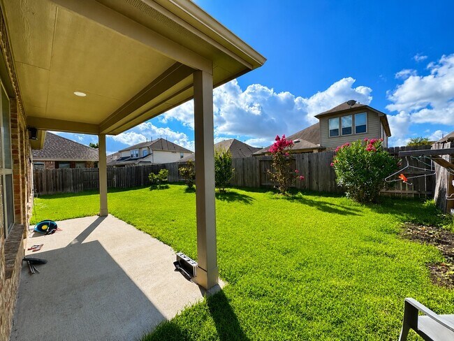 Building Photo - 20015 Matador Ridge Dr