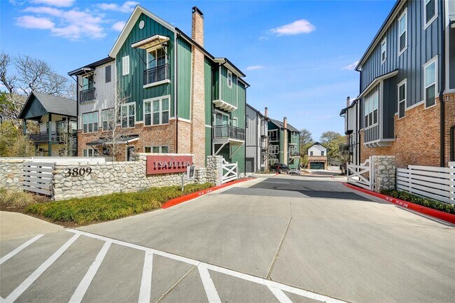 Building Photo - 3809 Valley View Rd