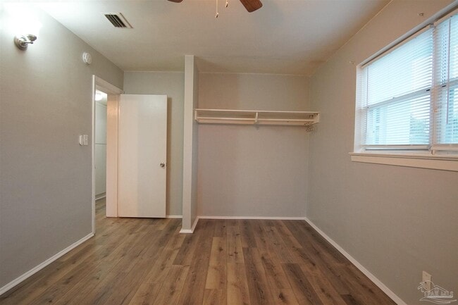 Building Photo - 160 Vassar Dr