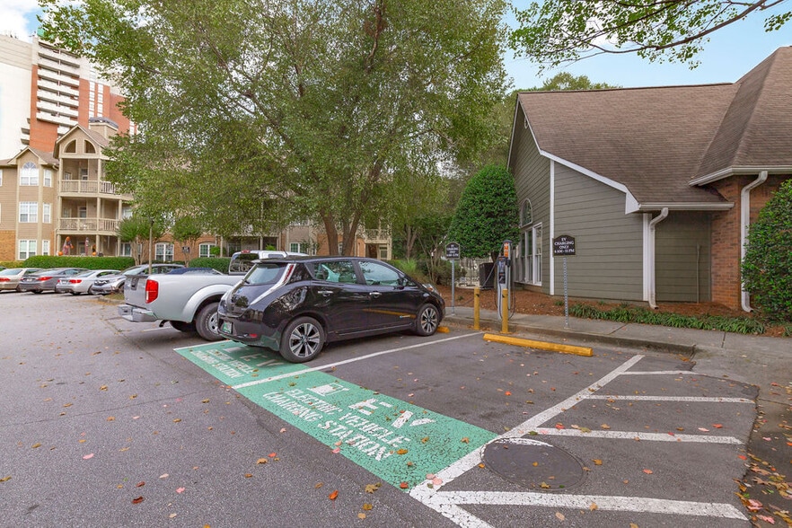 Building Photo - 133 McGill Park Ave NE