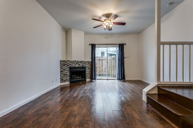 Building Photo - UPDATED 2-BEDROOM TOWNHOME AT NORTH PARK T...
