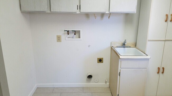 Building Photo - 5602 N 46th Dr