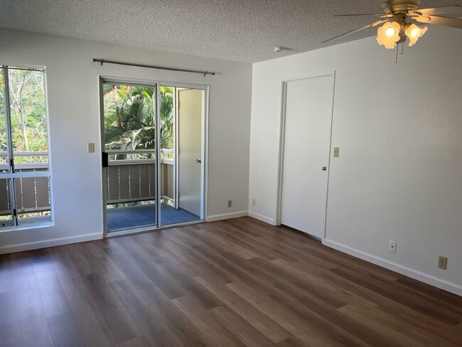 Building Photo - Newly Renovated 3 bedroom/2 bath with 2 pa...