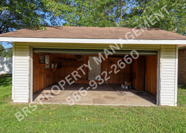Building Photo - Remodeled Duplex 2 bedroom in Clinton Twp.