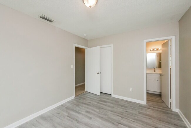 Building Photo - 4701 NW 11th Pl