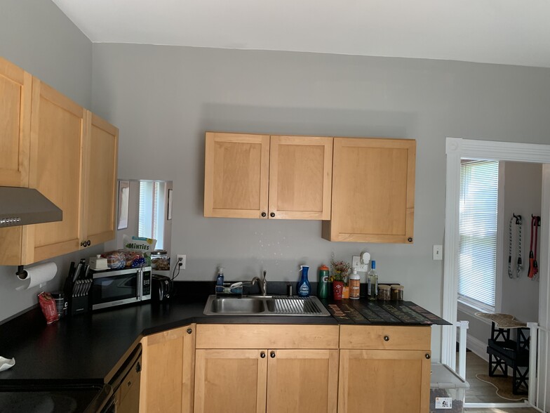 Kitchen - 3607 Newton Ave
