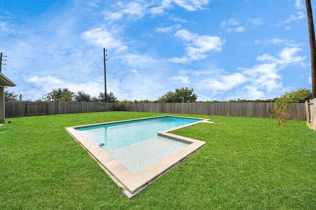 Building Photo - 2931 Palm Oaks Trail