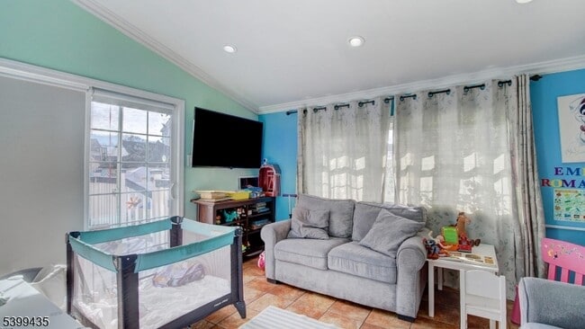 Building Photo - 836 Livingston Rd