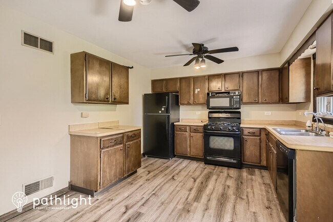 Building Photo - 3327 D Hutchinson, Joliet, IL, 60431
