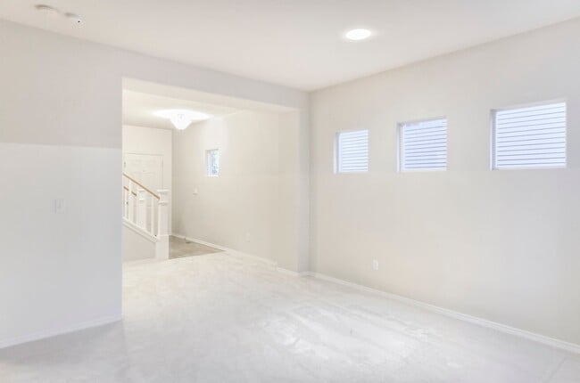Building Photo - Inviting 3-Bedroom Home with Open Den in R...
