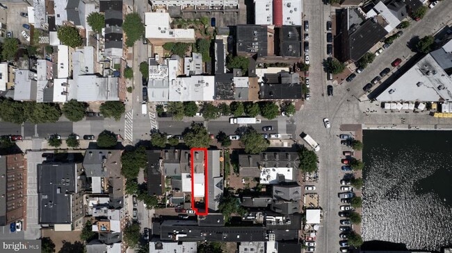 Building Photo - 806 S Ann St
