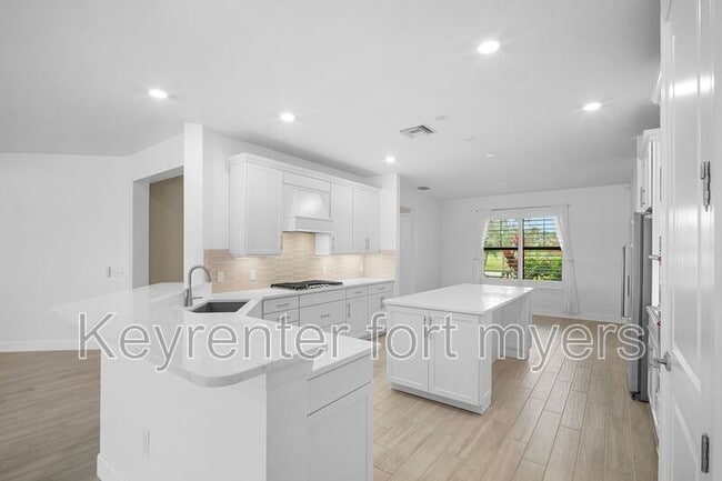 Building Photo - 19001 Aqua Shore Dr