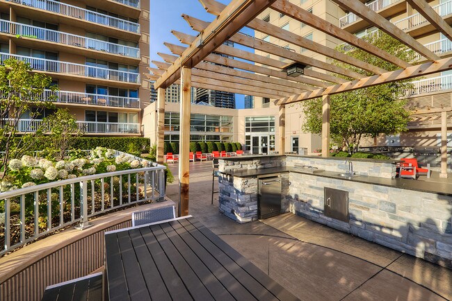 Building Photo - 545 N Dearborn St