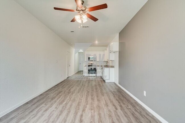 Building Photo - $1630! 3 Bed 2 1/2 Bath home in FORT WORTH!