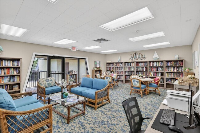 Building Photo - 1800 SE St Lucie Blvd