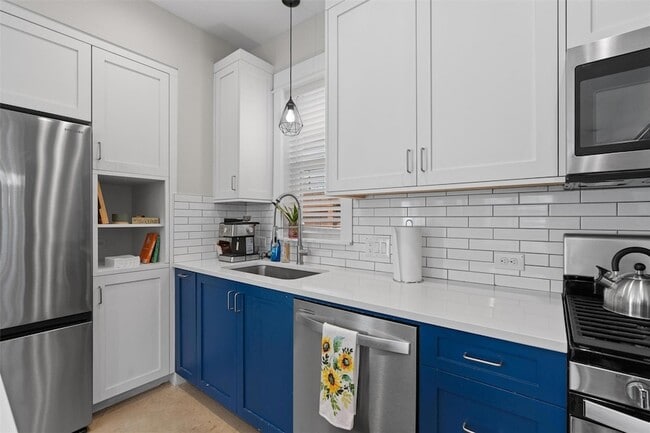 Building Photo - 1809 Chestnut Ave