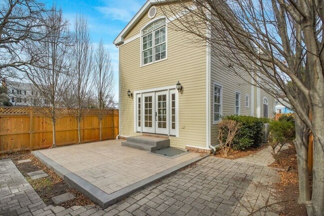 Building Photo - 204 Fauquier St