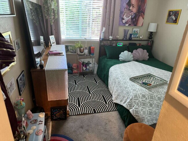 Building Photo - Room for rent South San Jose near Brahnam and Snell Ave.  Room has shared bathroom.  Rent is $120...