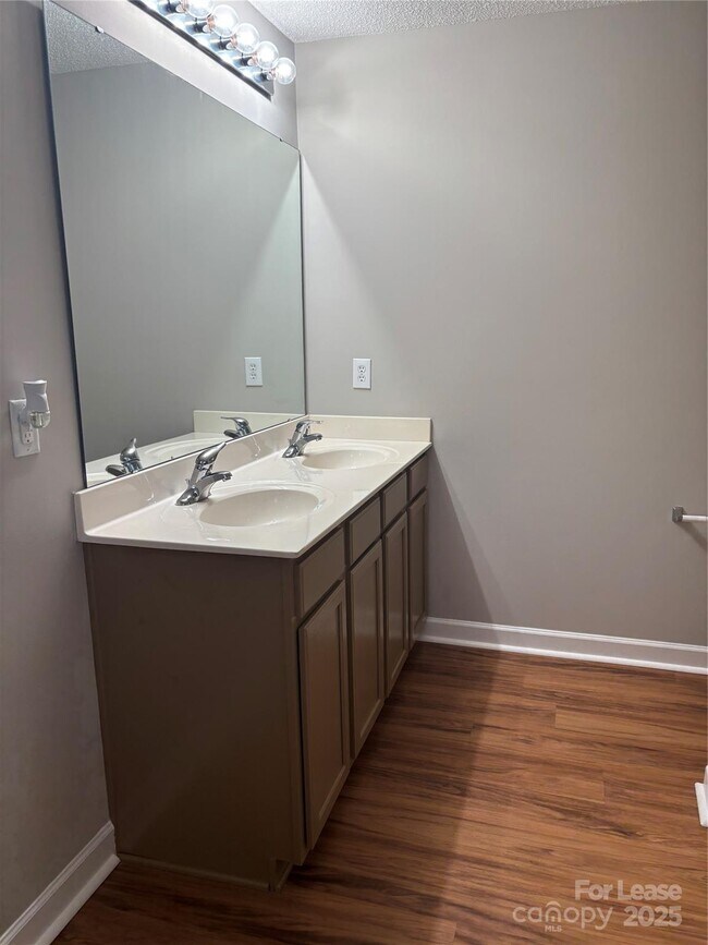 Building Photo - 14104 Bernardy Ln