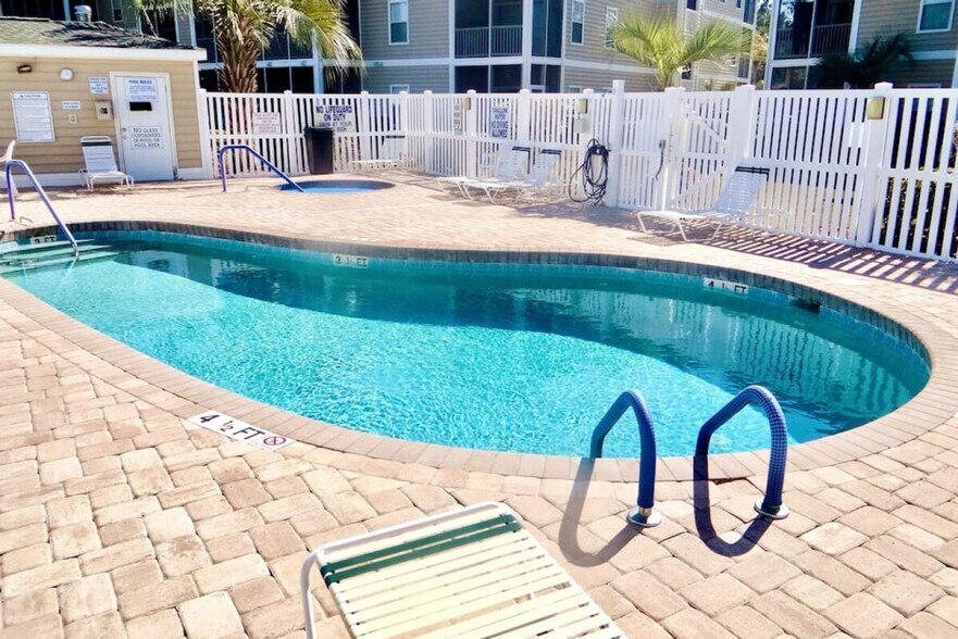 Building Photo - 2020 Cross Gate Blvd